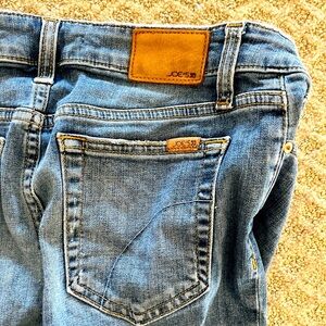 Joe's jeans -skinny w rips and frayed hem
